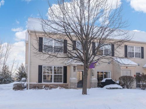 889 Braunworth Ct, Chaska, MN 55318-3242