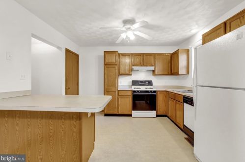 232 Breezewood Dr, Hanover PA 17331-7926 exterior