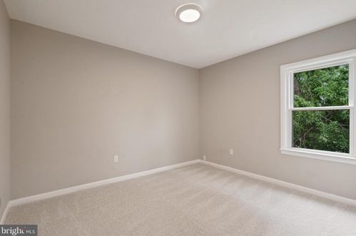 5207 Dover Pl, Alexandria VA 22311-1204 exterior