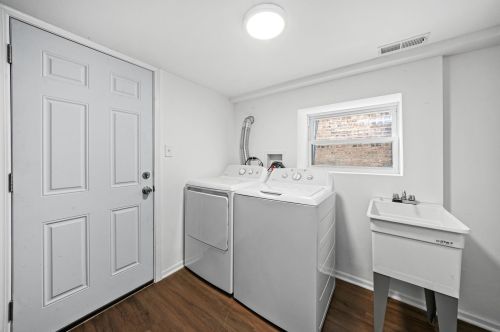 5917 Washtenaw Ave, Chicago IL  60659-3913 exterior