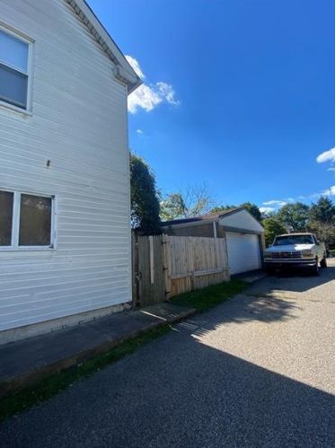 7315 Denniston Ave, Pittsburgh, PA 15218-2526