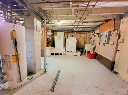 829 34 St, Chicago IL 60608-6703 exterior