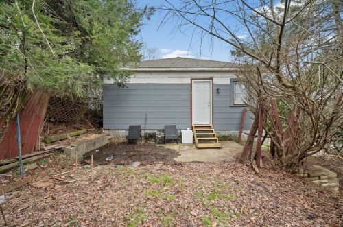 160 Howard St, Pittsburgh PA 15235-2832 exterior