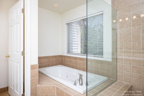 301 Fairways Ln, Lyndon Twp MI 48118-2130 exterior