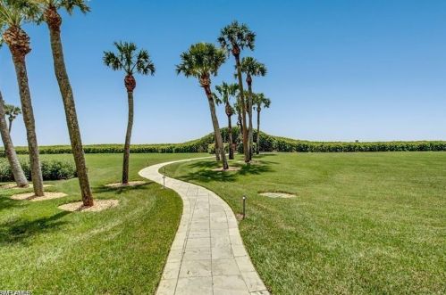 10951 Gulf Shore Dr, Naples FL 34108-1744 exterior