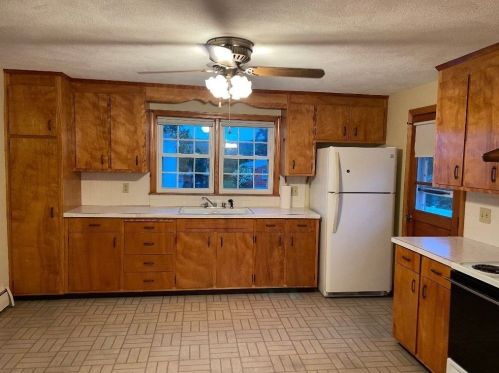 4 Quarry Ter, Peabody, MA 01960-5117