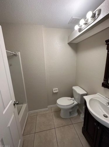 2370 31 Ave, Naples FL 34120-0442 exterior