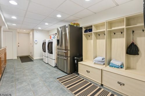 1 Crestwood Dr, Chatham Township NJ 07928-1720 exterior