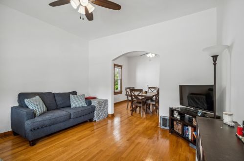 5332 Winnemac Ave, Chicago IL  60630-2220 exterior