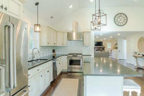 311 Wilton Rd, Ridgefield CT 06877-5723 exterior