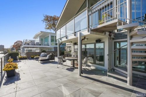 23 Shr Rd, Edgewater NJ 07020-1519 exterior