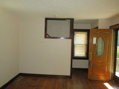 2634 Library Rd, Pittsburgh PA 15234-3107 exterior