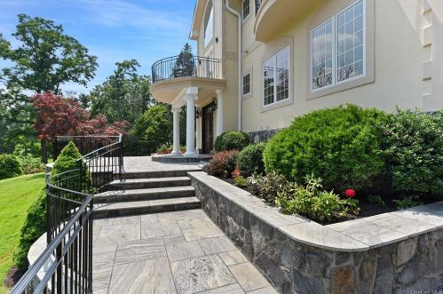 100 Whippoorwill Rd, Armonk NY  10504-1463 exterior