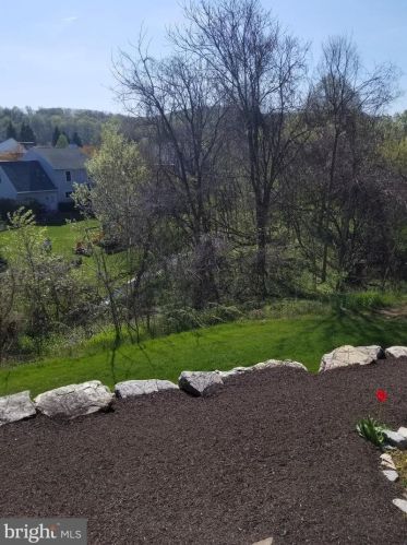 2057 Raleigh Rd, Hummelstown PA  17036-8750 exterior