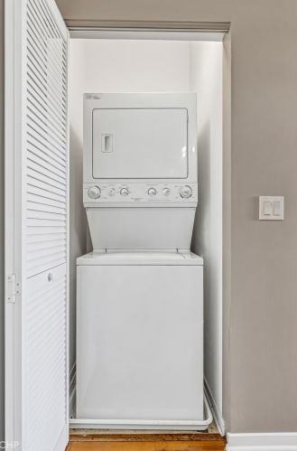 2951 Clybourn Ave, Chicago IL  60618-8260 exterior