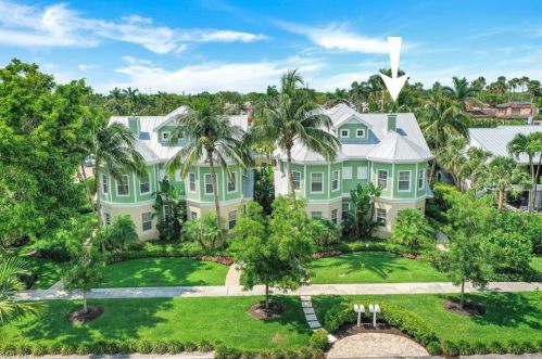 331 3rd Ave, Naples, FL 34102-6310