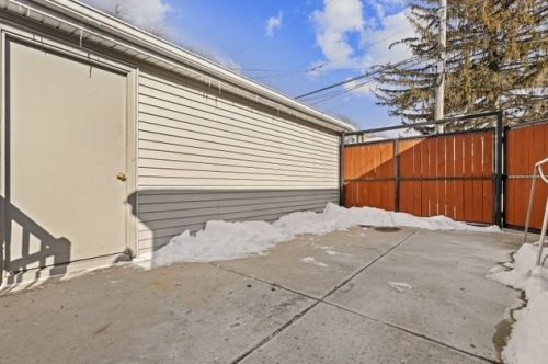 1725 Meade Ave, Chicago IL 60634-5023 exterior