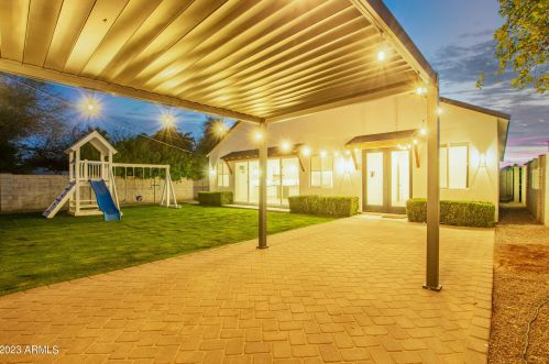 4239 42nd St, Phoenix AZ  85018-4207 exterior