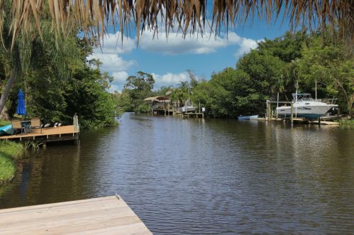 727 Calmoso Dr, Fort Pierce FL 34983-2208 exterior