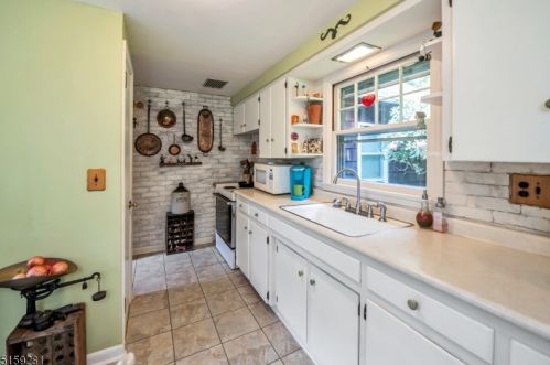 39 Jacobs Rd, Rockaway NJ 07866-4604 exterior