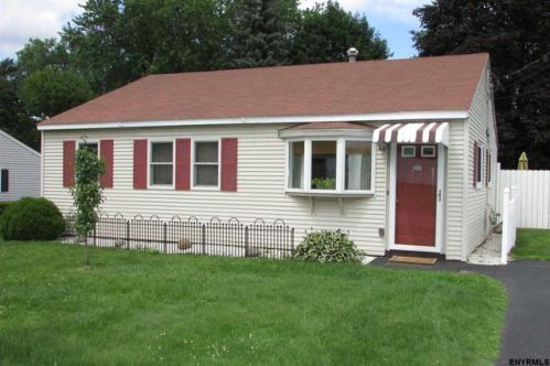 33 Riverview Dr, Schenectady NY  12309-1823 exterior