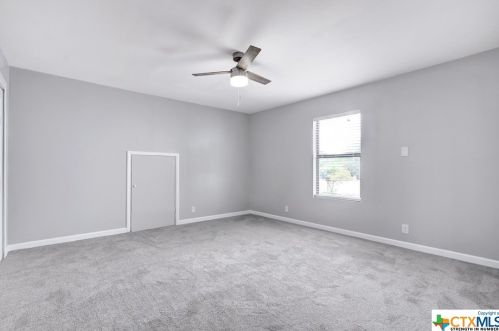 718 Grosvenor St, San Antonio TX 78221-1408 exterior