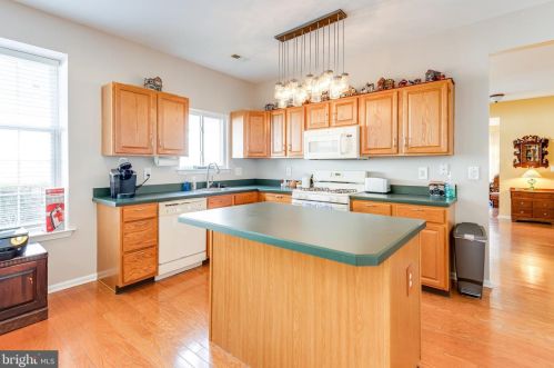 89 Warwick Way, Southampton NJ  08088-1122 exterior