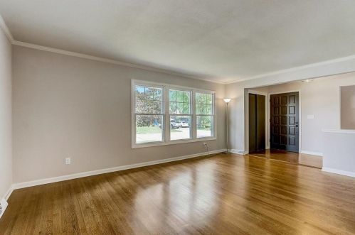 6075 34th St, Milwaukee, WI 53221-4762