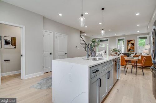 31 V St, Washington DC  20001-1012 exterior