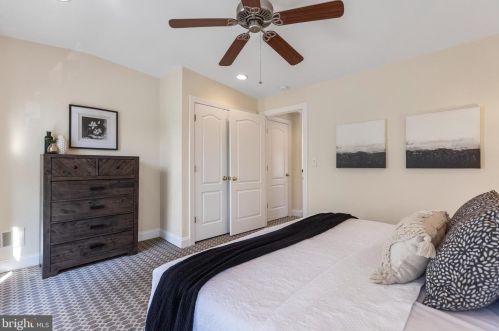 1915 Carpenter St, Philadelphia PA 19146-2615 exterior