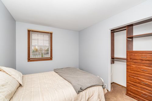 900 Bennington Dr, Bull Valley IL 60014-8875 exterior