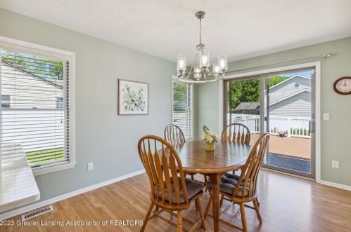 502 Brunswick Dr, Dewitt MI 48820-9189 exterior