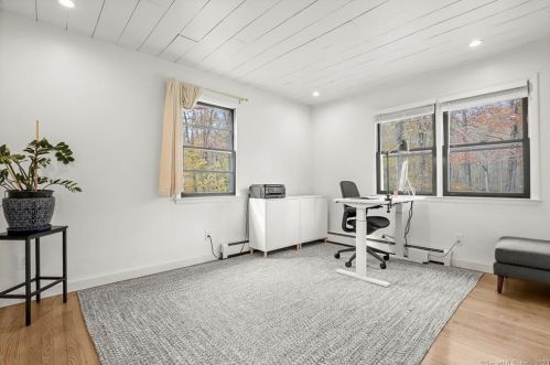 72 Regan Rd, Ridgefield CT  06877-1424 exterior