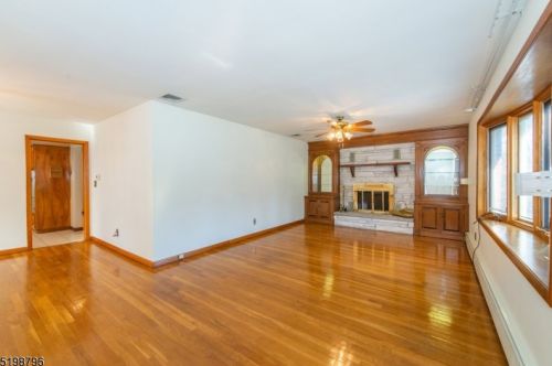 29 Westminster Ter, Town Center NJ 07052-2735 exterior