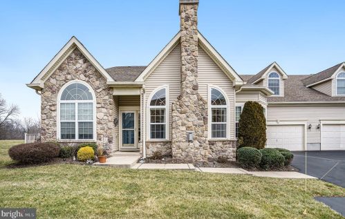 82 Pebble Beach Dr, Limerick, PA 19468-1042