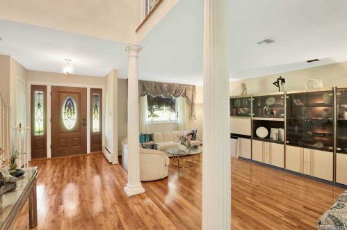 42 Cross Bow Ln, Commack NY 11725-1204 exterior