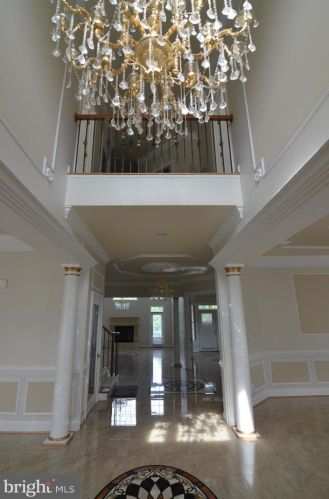 1583 Maddux Ln, Mc Lean VA  22101-3245 exterior