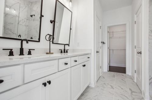 6607 Beacon Dr, Atlanta GA 30328 exterior