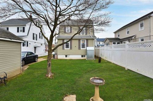 6 Eton St, Valley Stream NY 11581-2903 exterior