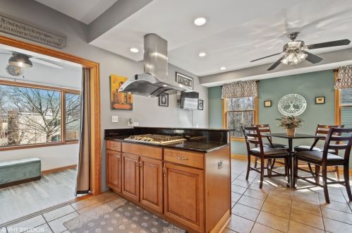 3913 Kenneth Ave, Chicago IL 60641-2838 exterior