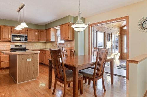 799 Ashley Dr, Chaska MN 55318-1540 exterior