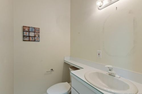 971 Farms Rd, Wallingford CT 06492-1807 exterior