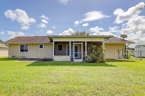 581 Ferris Dr, Fort Pierce FL 34983-8631 exterior