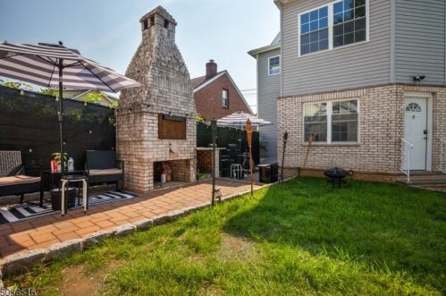 221 Myrtle Ave, Irvington NJ  07111-2657 exterior