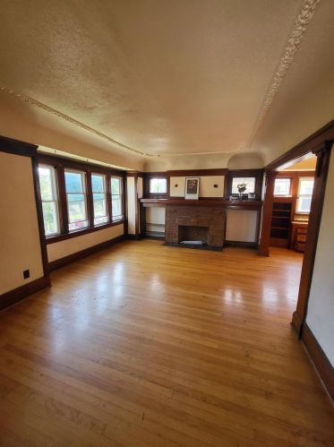 2849 49th St, Milwaukee, WI 53219-3316