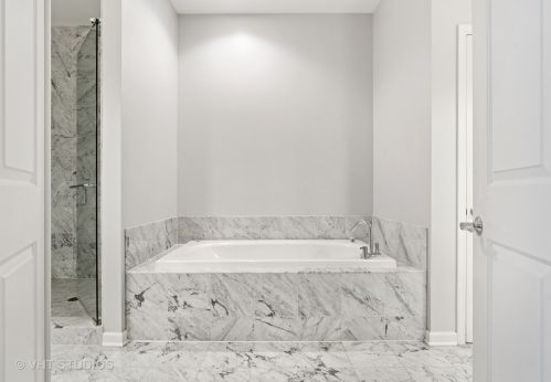 2630 Paulina St, Chicago IL  60614-1018 exterior