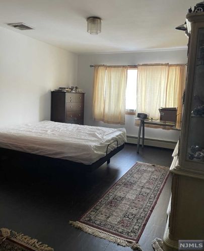 114 Pne St, Cliffside Park NJ 07010-1018 exterior