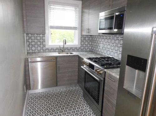 146 Woodbine St, Providence RI  02906-2544 exterior