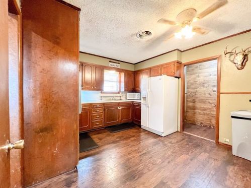 1307 Plainview Rd, Seymour TX 76380-6844 exterior