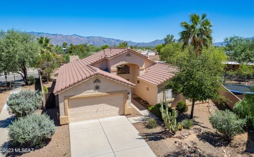8256 Crooked Tree Trl, Tucson, AZ 85715-5253